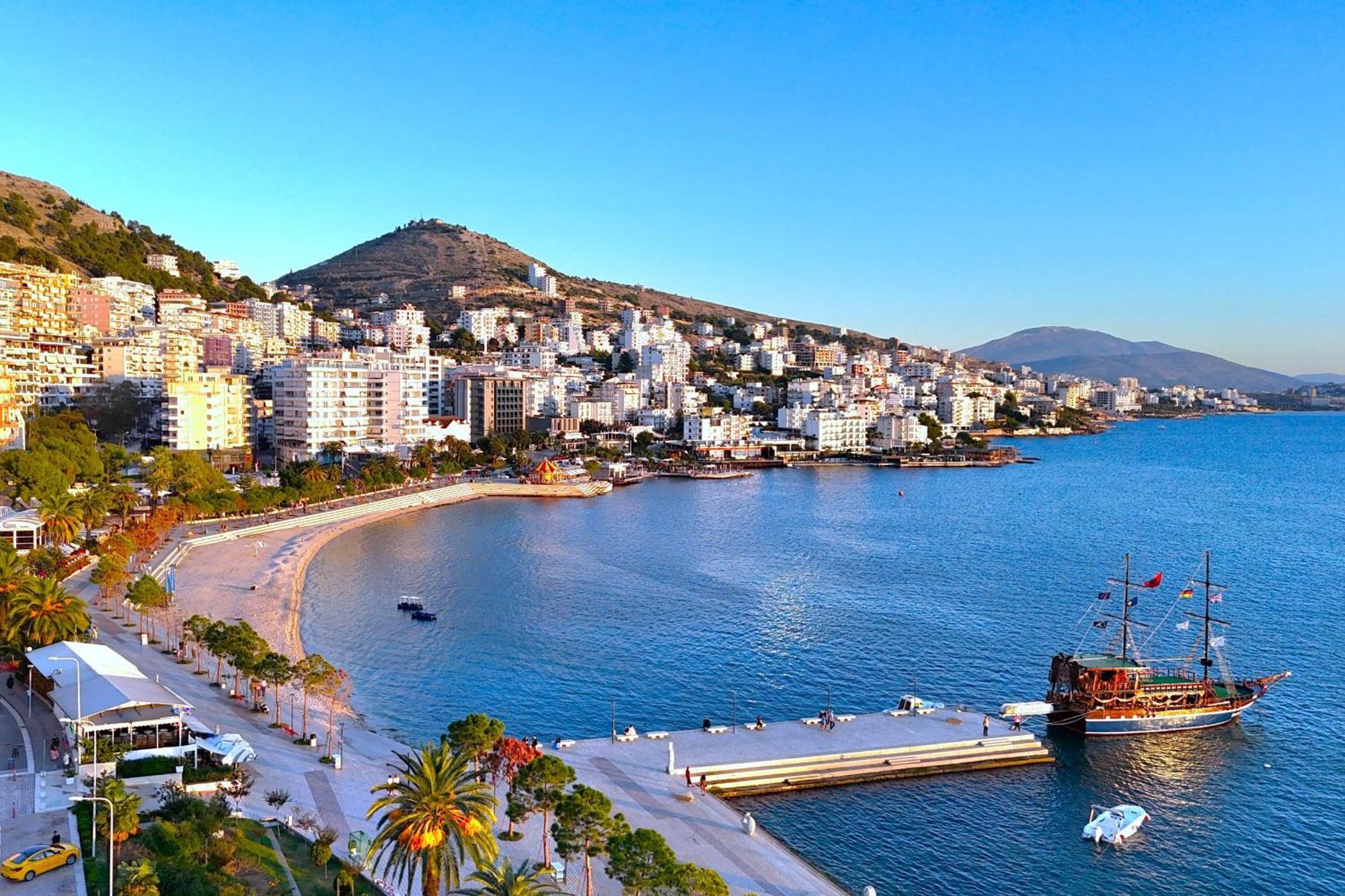 Sunrise In Apartamento Sarandë
